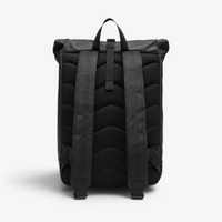 Sandqvist STREAM Rolltop Backpack 14" noir — vue arrière avec dos et bretelles rembourrés.
