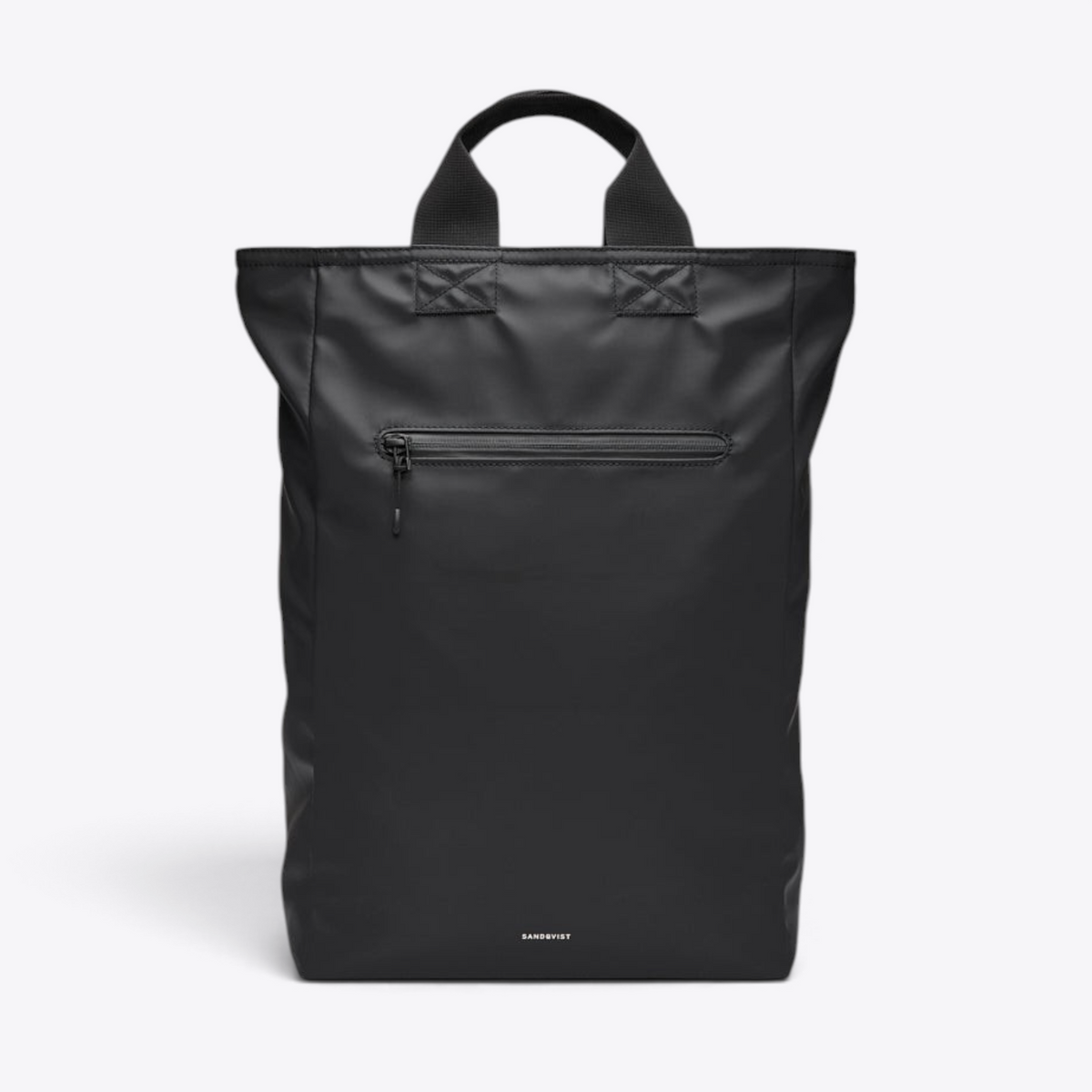 Sandqvist STREAM 2-Way Tote Backpack 16" noir — vue de face avec poignées courtes et poche frontale zippée.