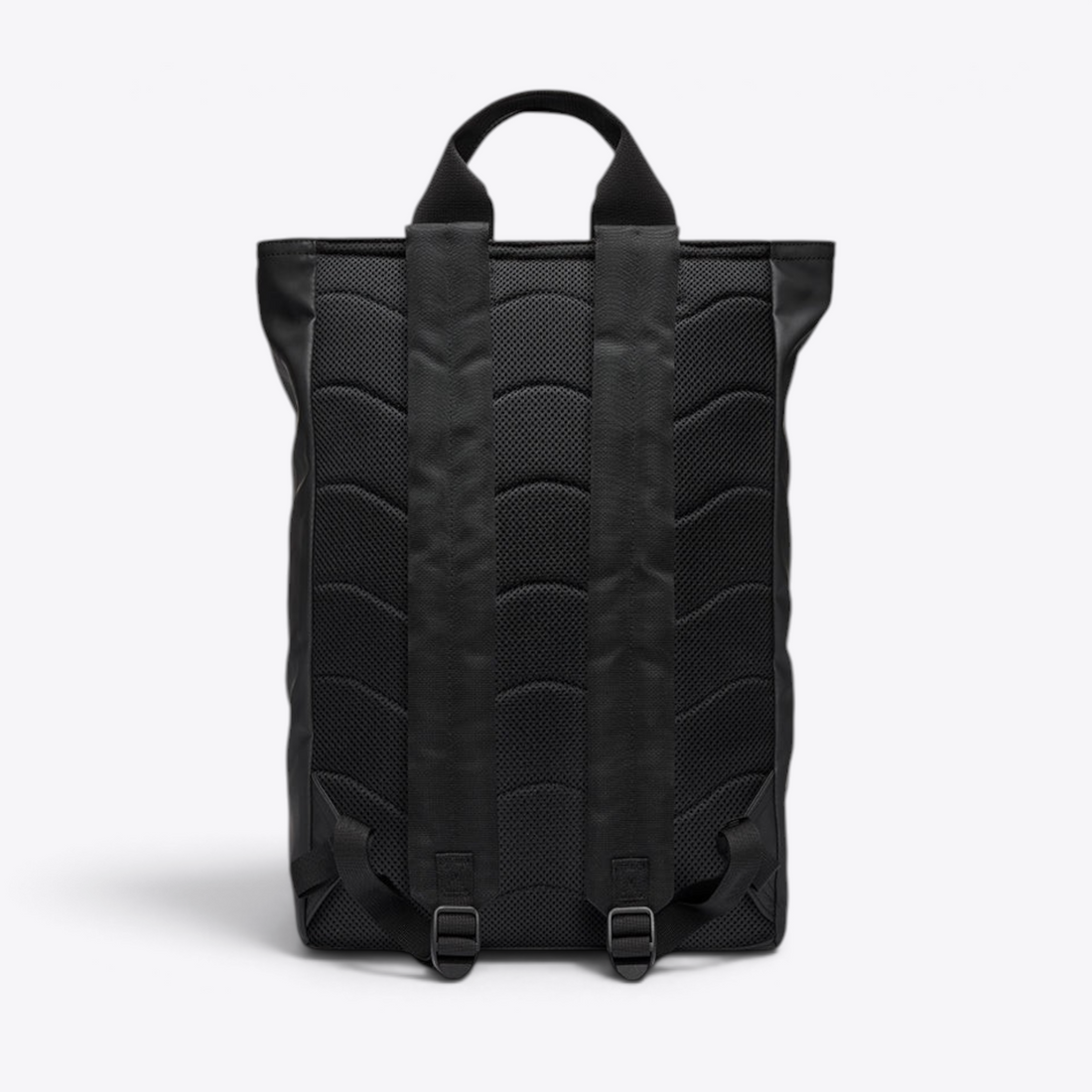 Sandqvist STREAM 2-Way Tote Backpack 16" noir — vue arrière avec dos et bretelles rembourrés.