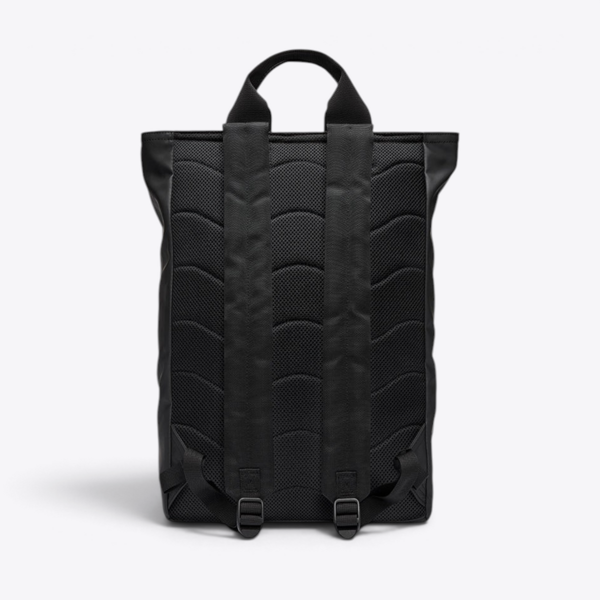 Sandqvist STREAM 2-Way Tote Backpack 16" noir — vue arrière avec dos et bretelles rembourrés.