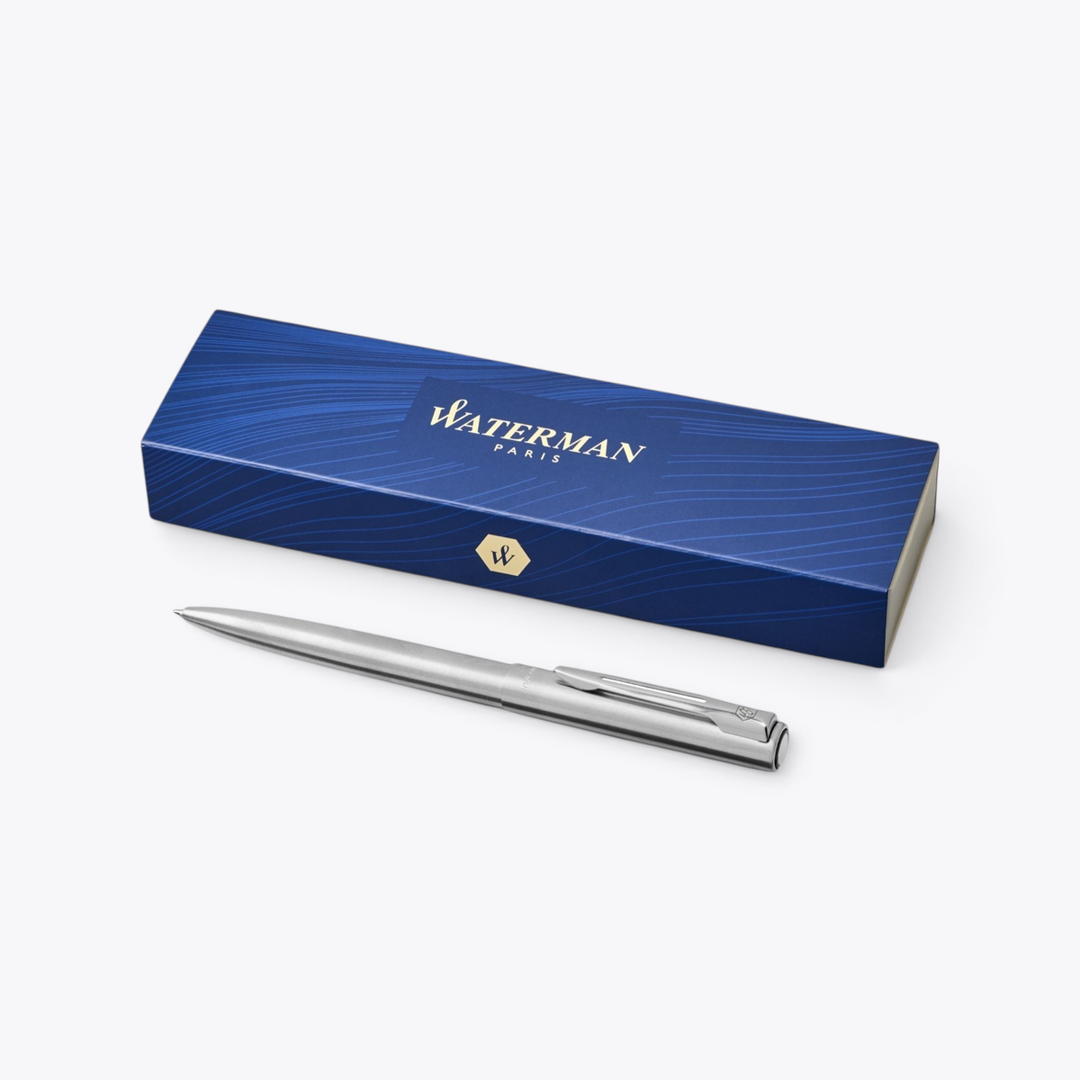 Stylo bille Waterman argenté présenté avec son écrin bleu