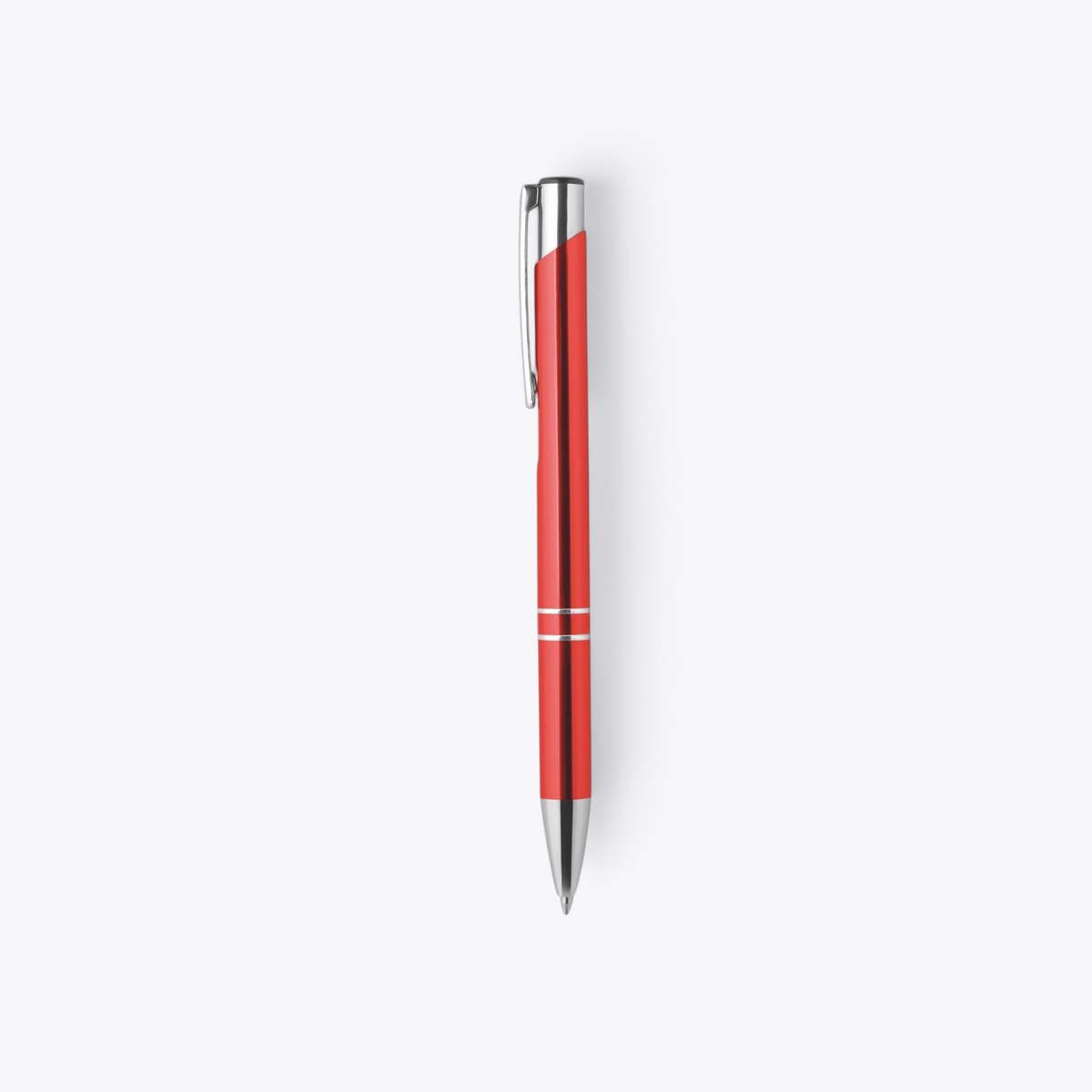Stylo bille en aluminium recyclé rouge avec clip à gauche, vue de face