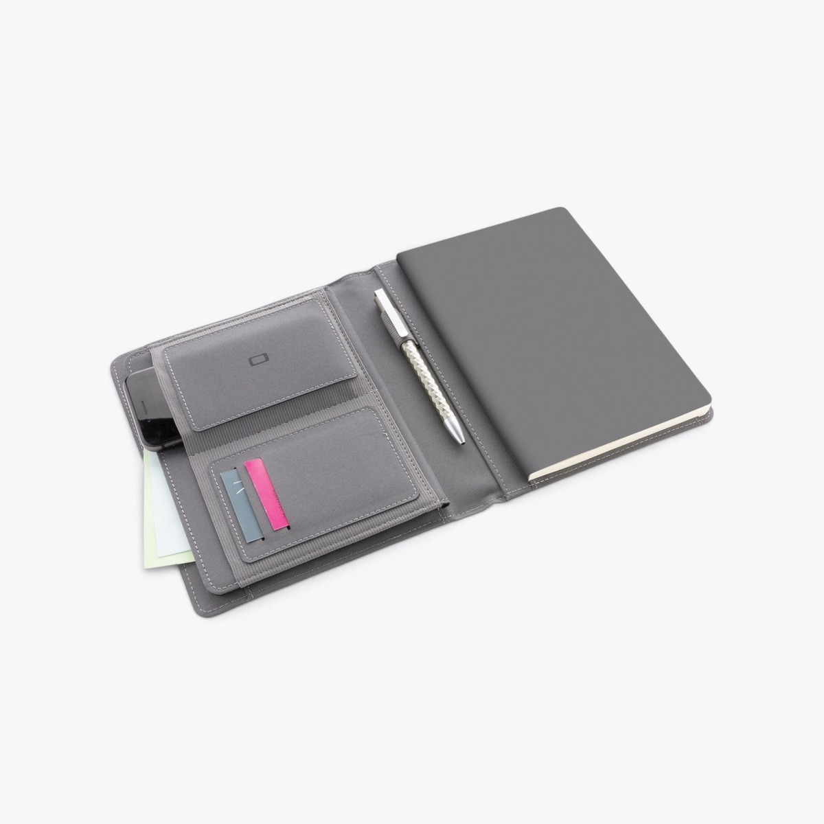 Conférencier A5 gris ouvert avec carnet, stylo et rangements