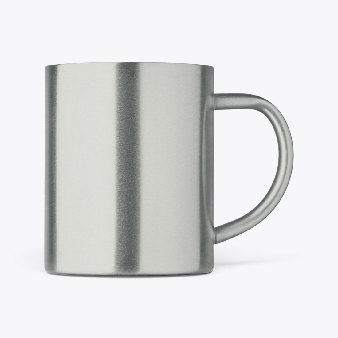 Gobelet isotherme compact en acier recyclé argent, vue de face