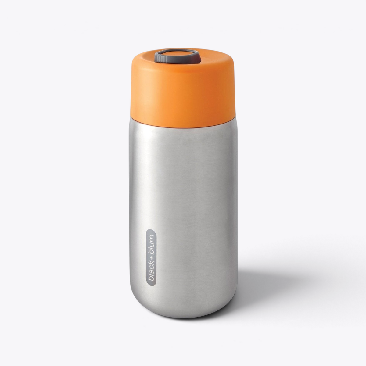 Gobelet isotherme Black+Blum orange, vue trois quarts