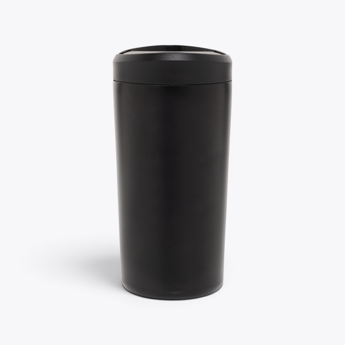 Mug isotherme noir fermé, vue arrière