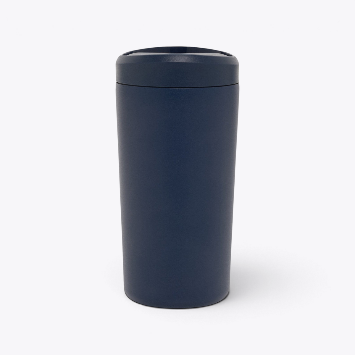 Mug isotherme bleu marine fermé, vue arrière