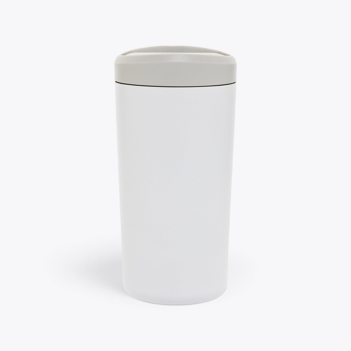 Mug isotherme blanc fermé, vue arrière