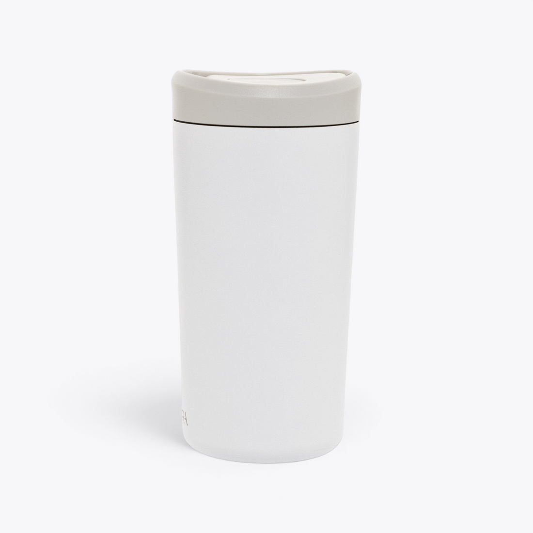Mug isotherme blanc avec ouverture sur le couvercle, vue de face