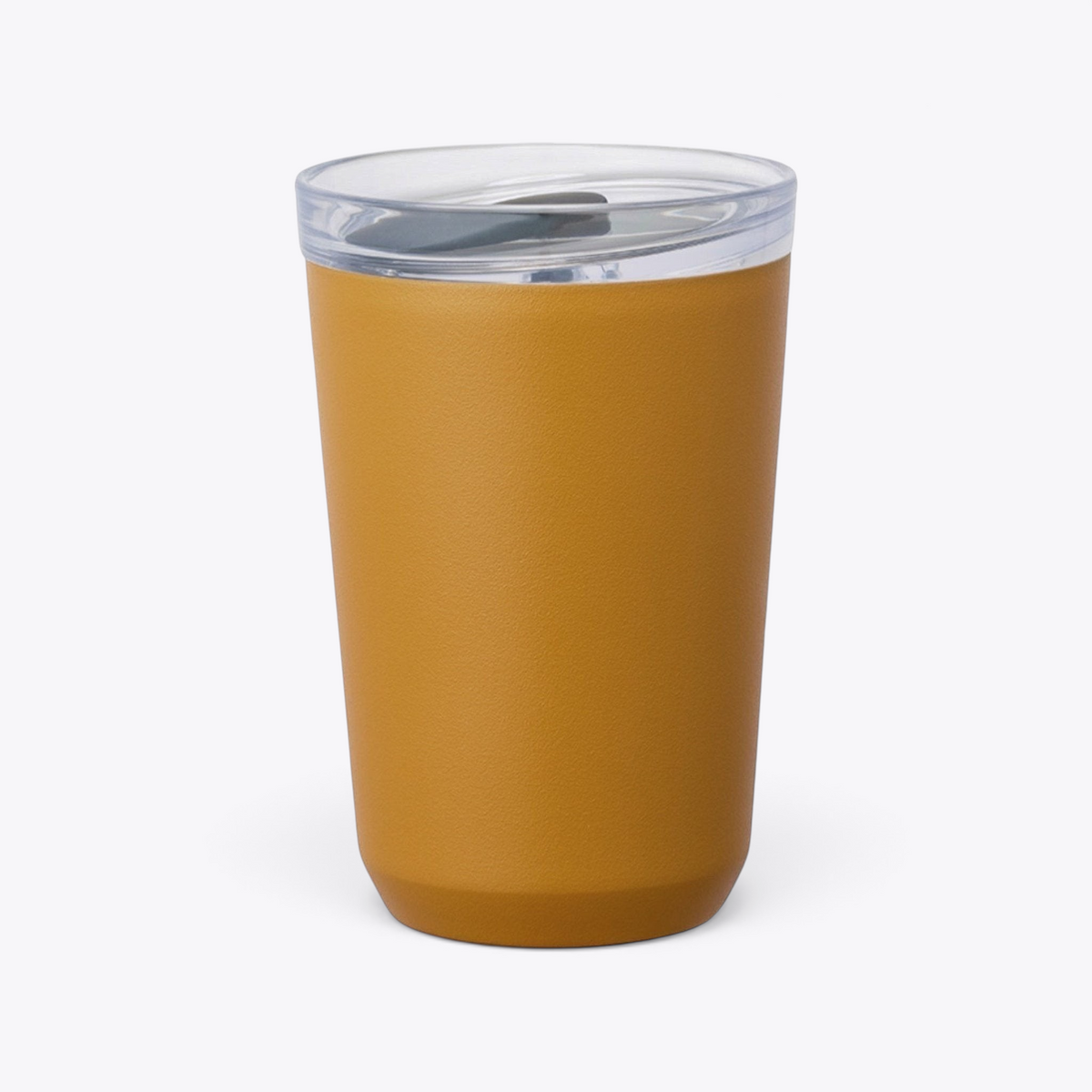 Mug Kinto ocre avec couvercle transparent, vue de face