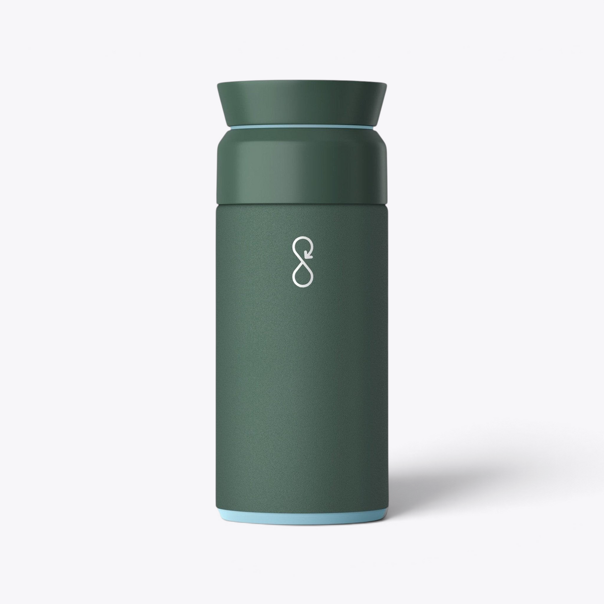 Gobelet Ocean Bottle vert foncé avec petit logo blanc, vue de face