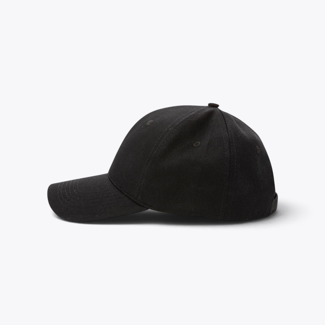 Casquette noire, vue de profil gauche