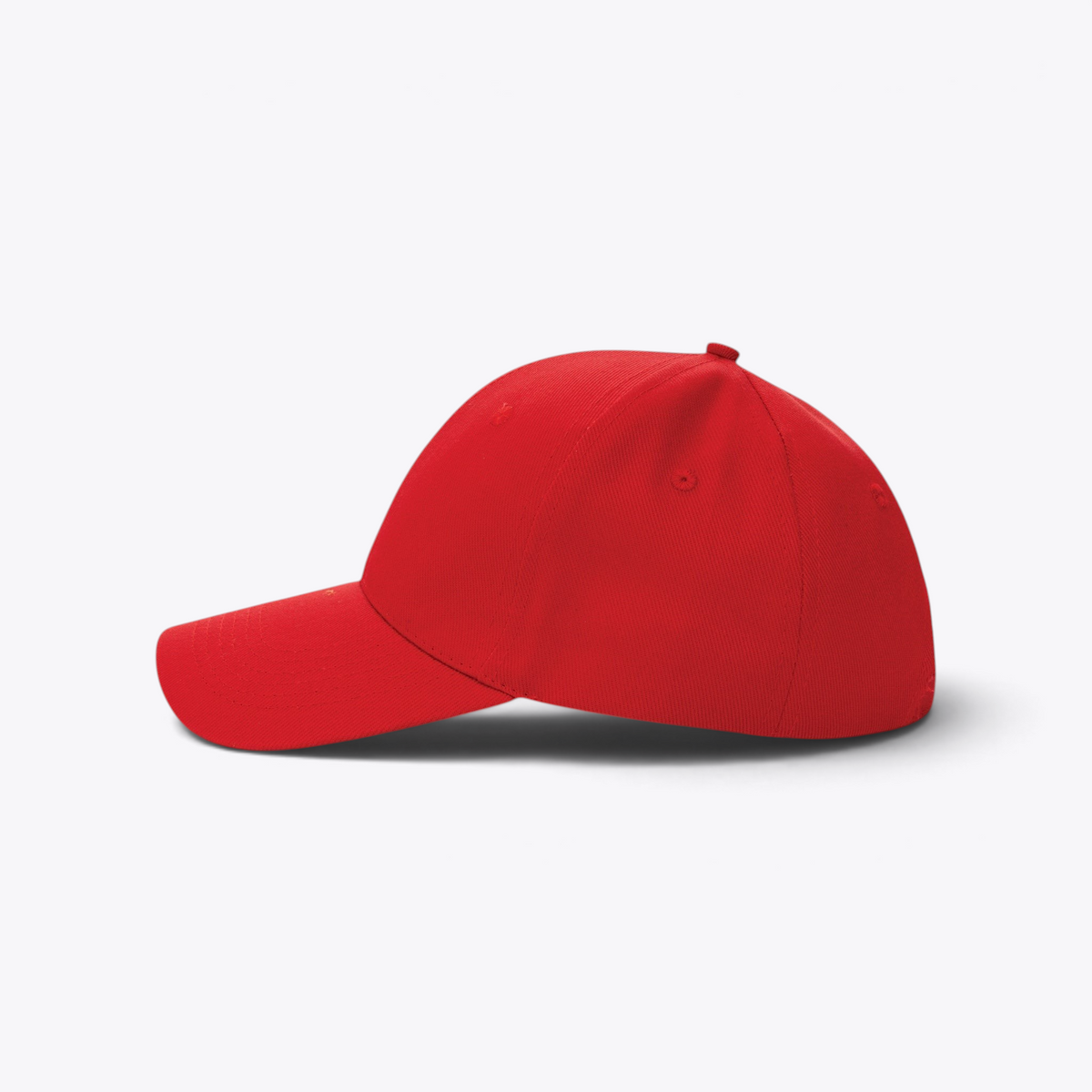 Casquette rouge, vue de profil gauche