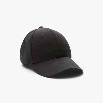 Casquette noire, vue avant trois quarts
