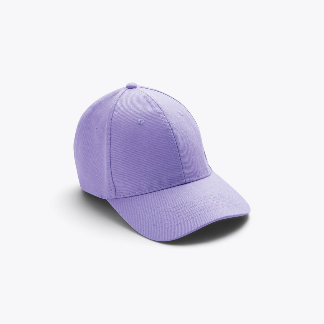 Casquette violette, vue avant trois quarts