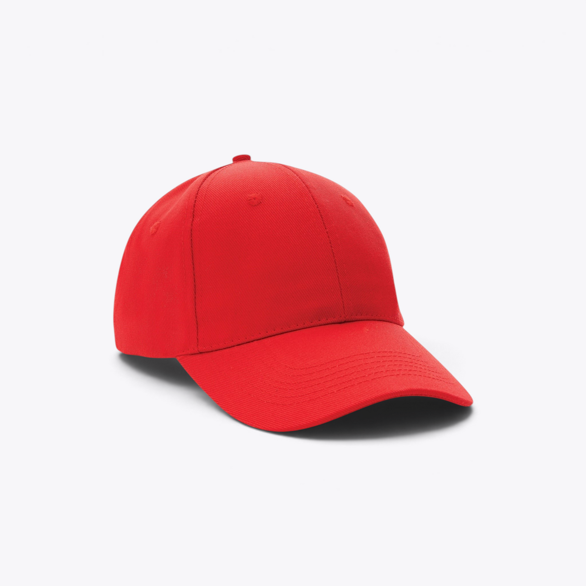 Casquette rouge, vue avant trois quarts
