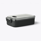 Lunchbox noire fermée avec couvercle transparent, vue trois quarts