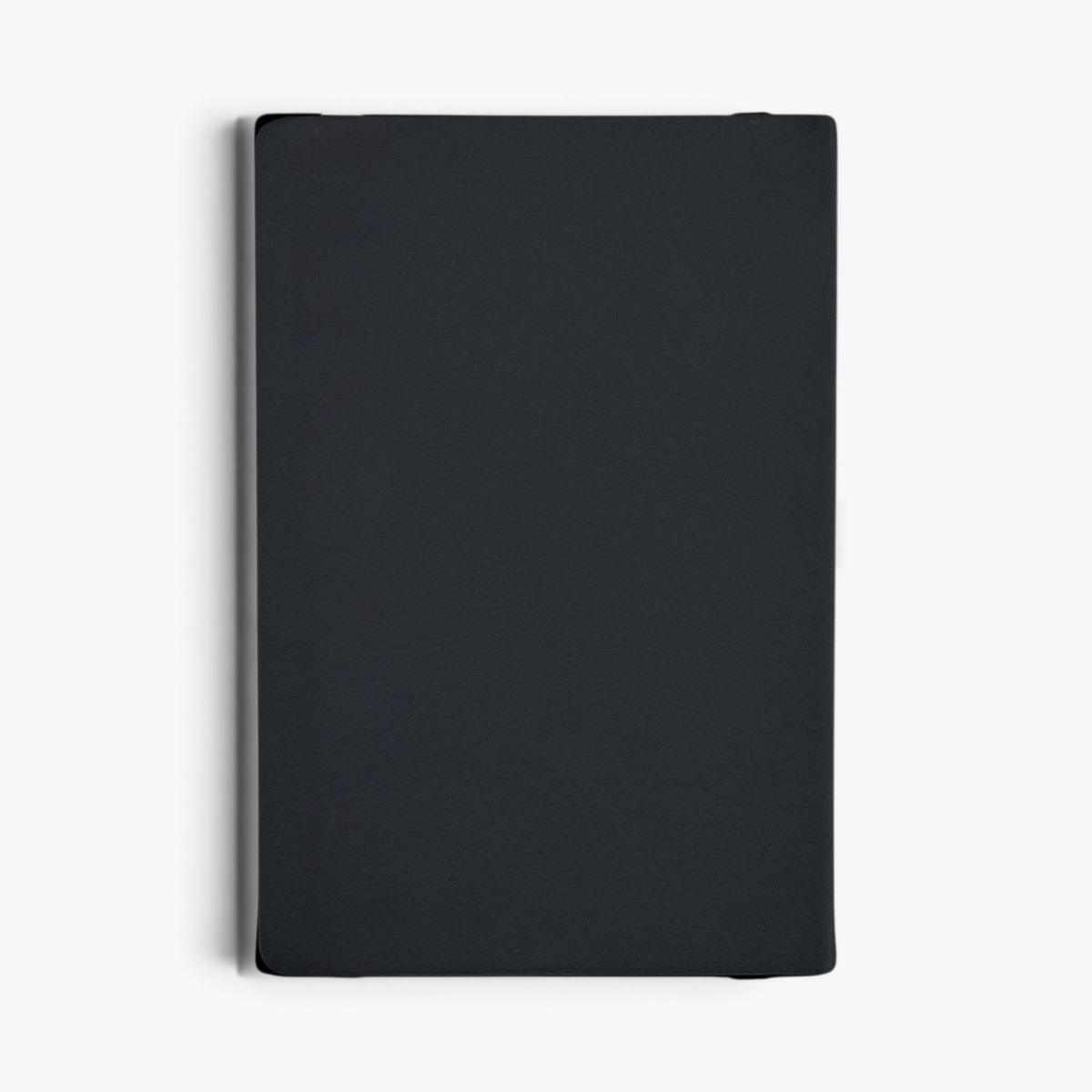 Carnet de notes bleu marine avec porte-stylo, vue arrière
