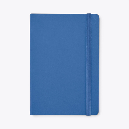 Carnet de notes bleu roi avec porte-stylo et bande élastique, vue de face