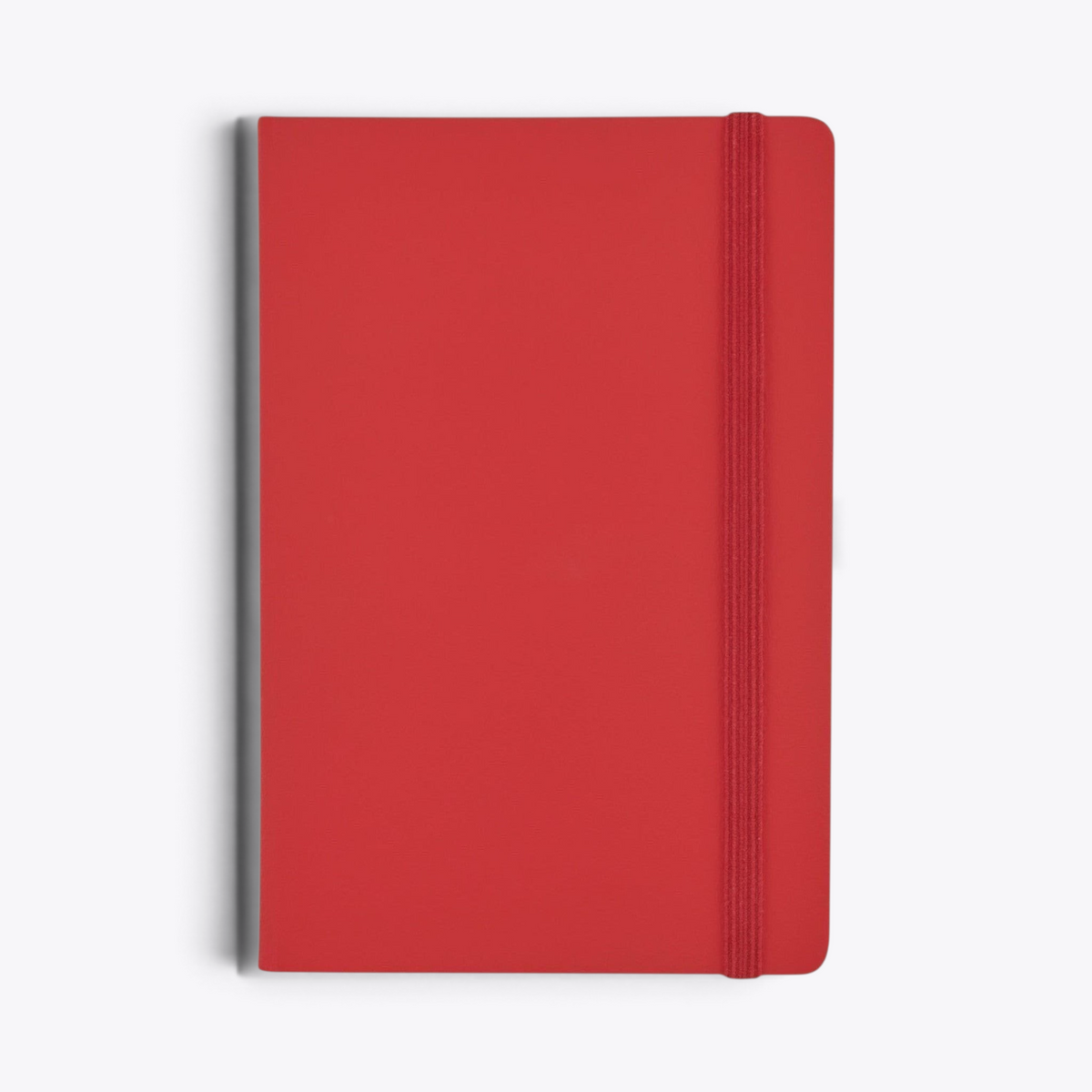 Carnet de notes rouge avec porte-stylo et bande élastique, vue de face