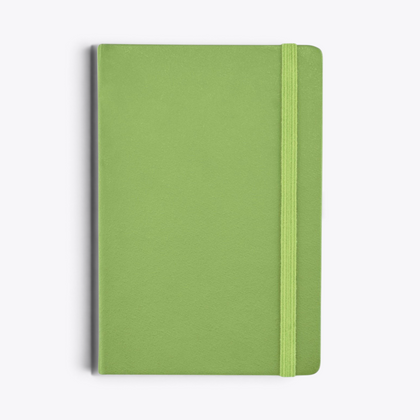 Carnet de notes vert avec porte-stylo et bande élastique, vue de face