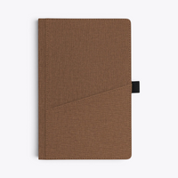 Carnet de notes avec poche frontale marron, vue de face