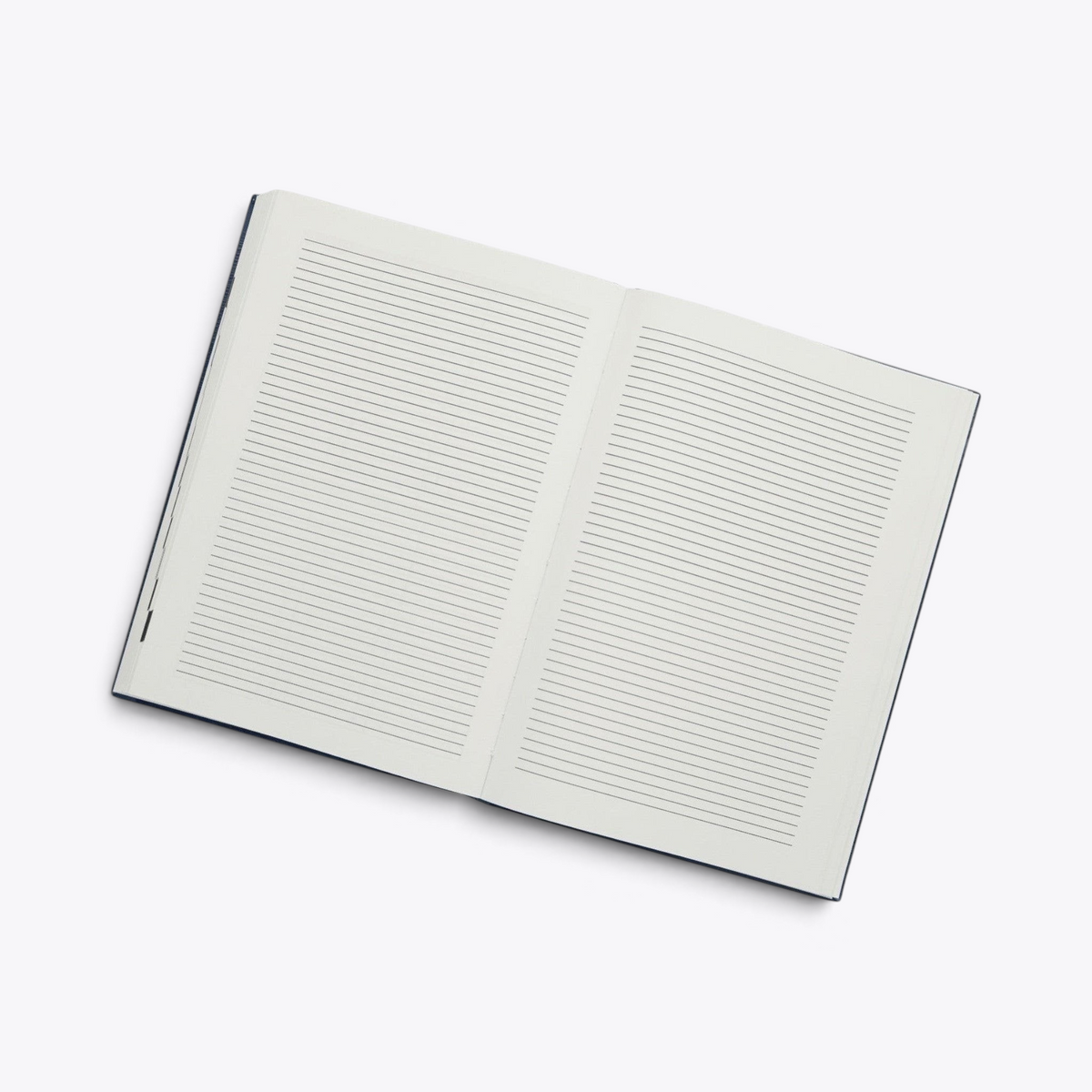 Carnet A5 bleu marine ouvert sur des pages lignées