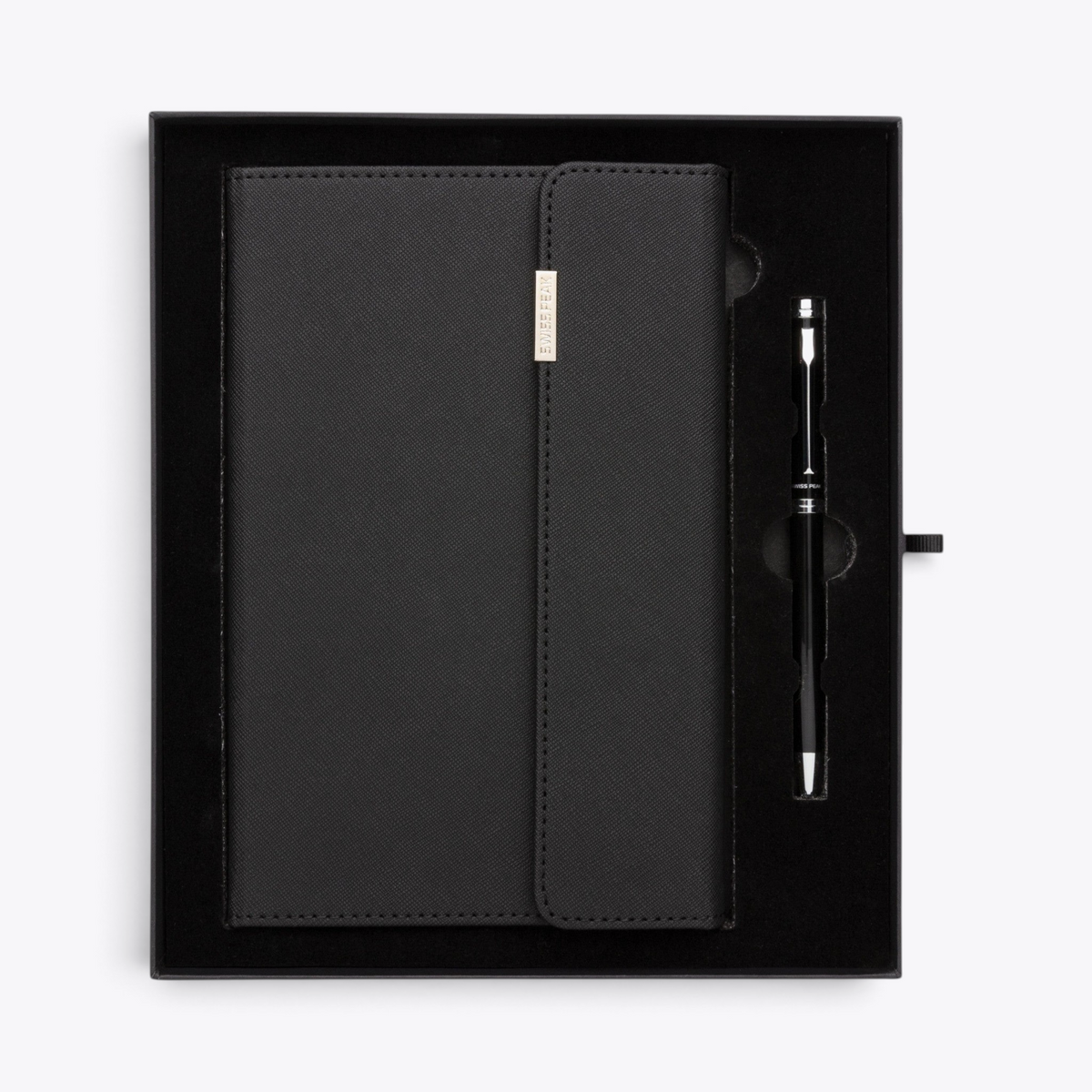 Carnet Swiss Peak noir et stylo présentés dans un coffret