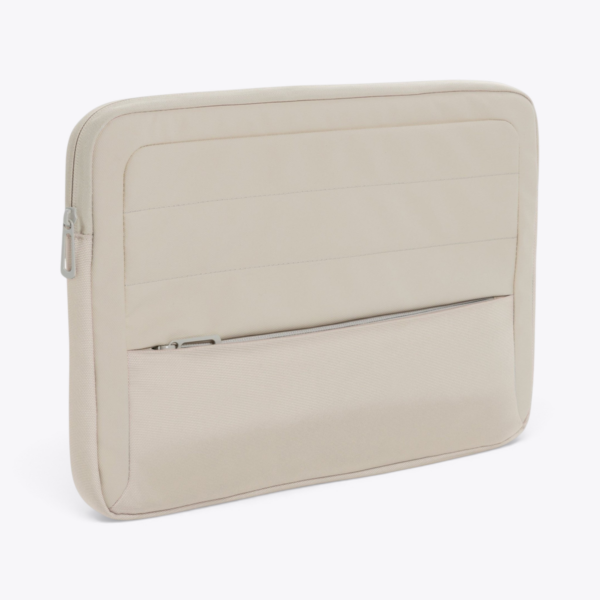 Pochette d’ordinateur beige avec poche avant, vue trois quarts