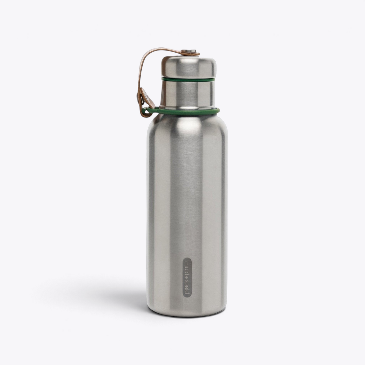 Bouteille Black+Blum argentée, anneaux verts et sangle en cuir, vue de face