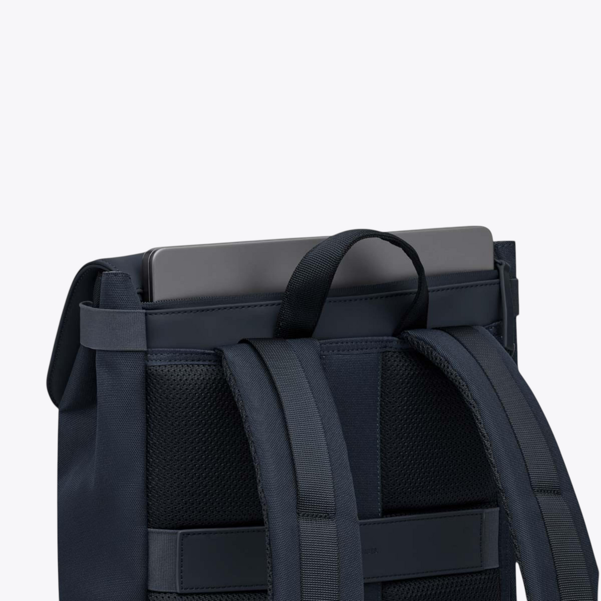Fyn Kapten & Son bleu marine — détail du compartiment ordinateur