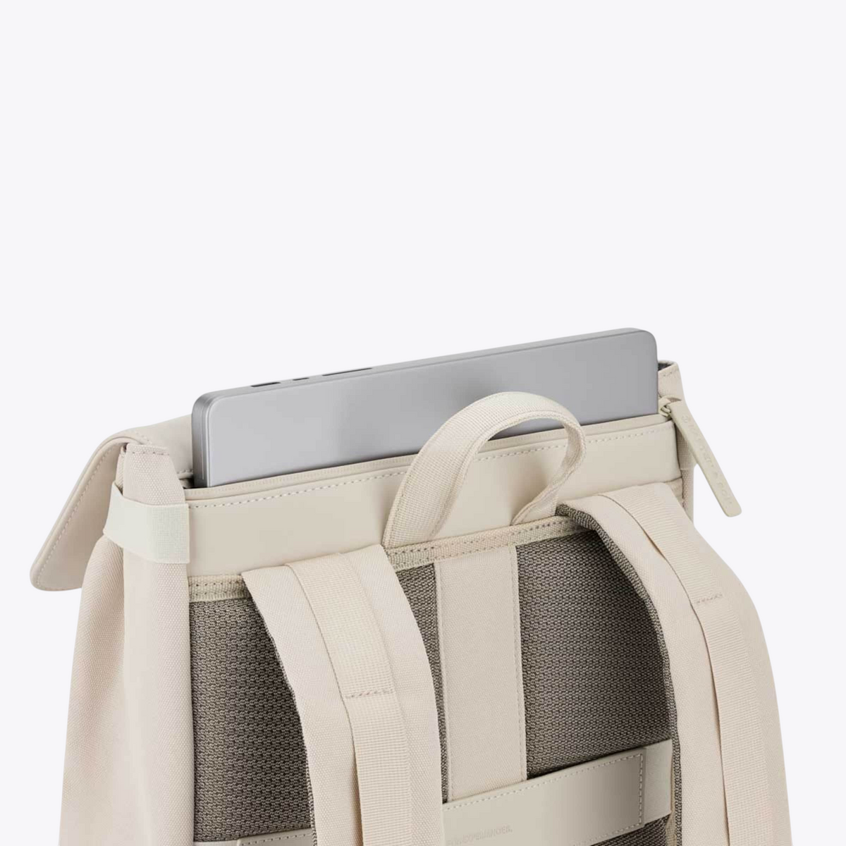 Fyn Kapten & Son sandstone — détail du compartiment ordinateur