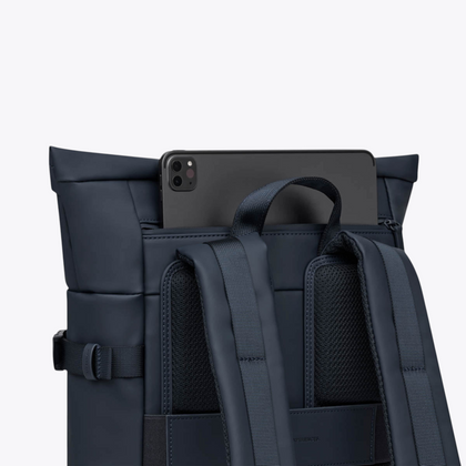 Helsinki Kapten & Son bleu marine — détail du compartiment ordinateur