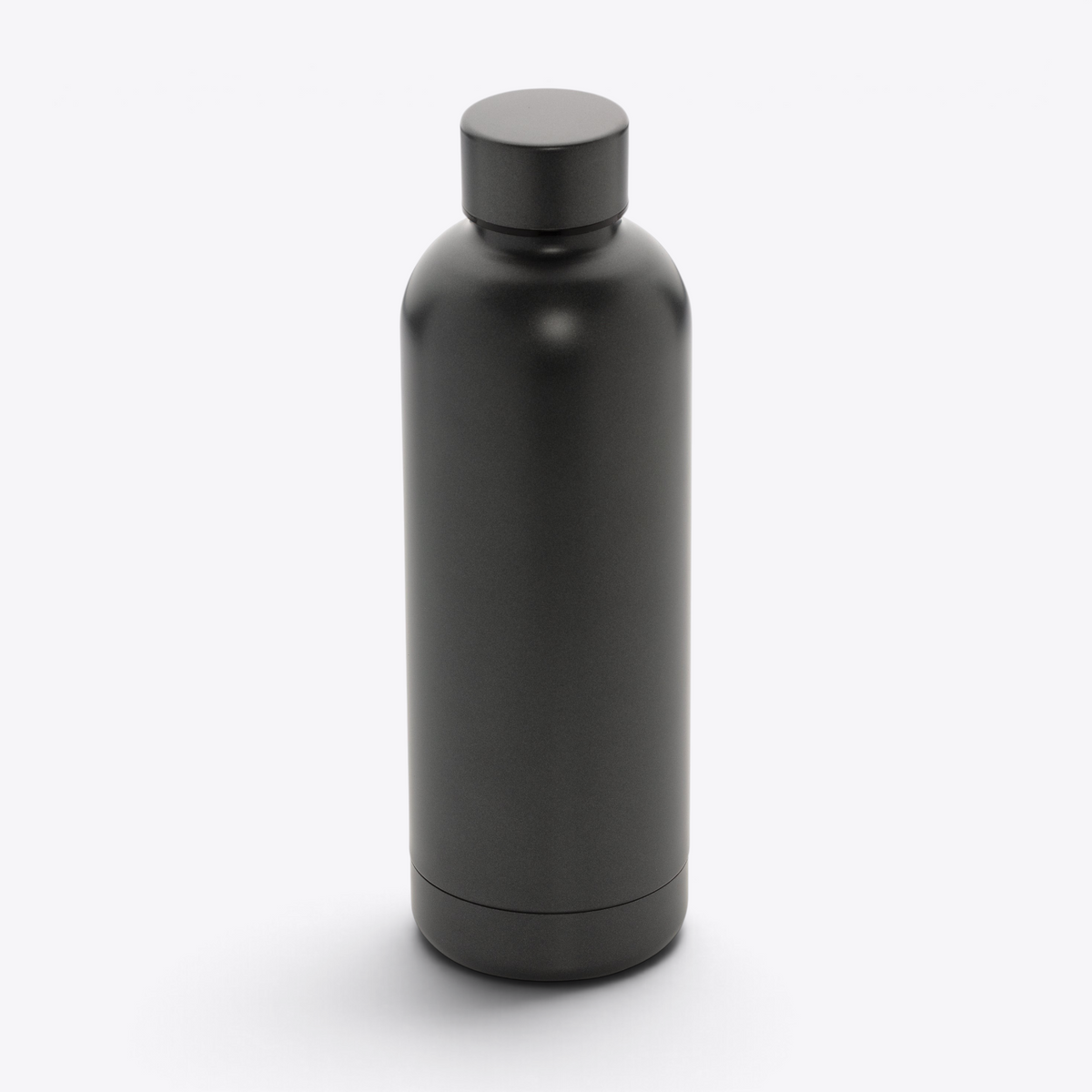 Bouteille isotherme inox recyclé 500 ml gris — vue légèrement en plongée