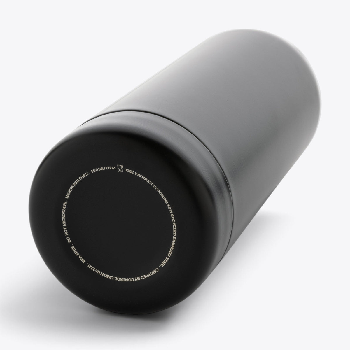 Bouteille isotherme inox recyclé 500 ml noir — vue du dessous de la gourde