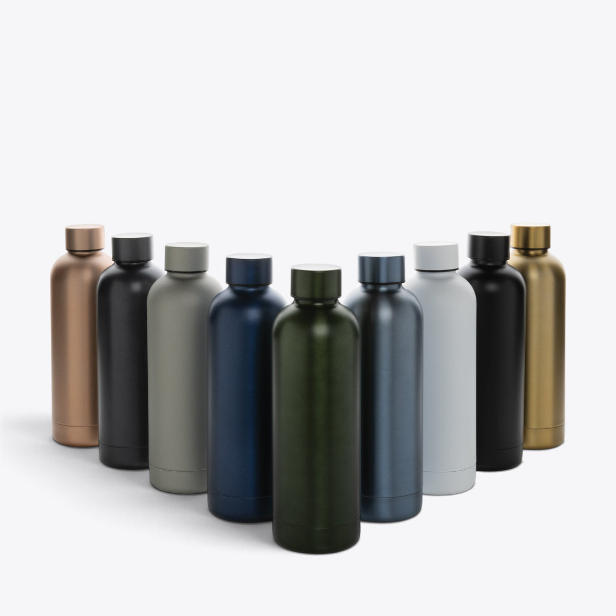 Bouteille isotherme inox recyclé 500 ml — gamme de gourdes en neuf coloris réunies sur fond clair