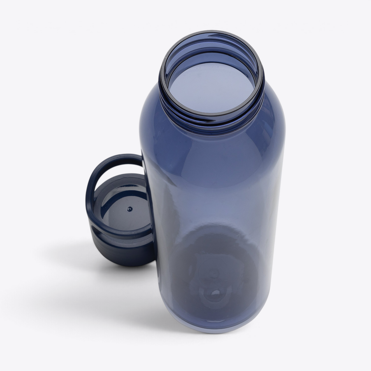Oasis 650 ml bleu marine — détail de l’ouverture et du bouchon