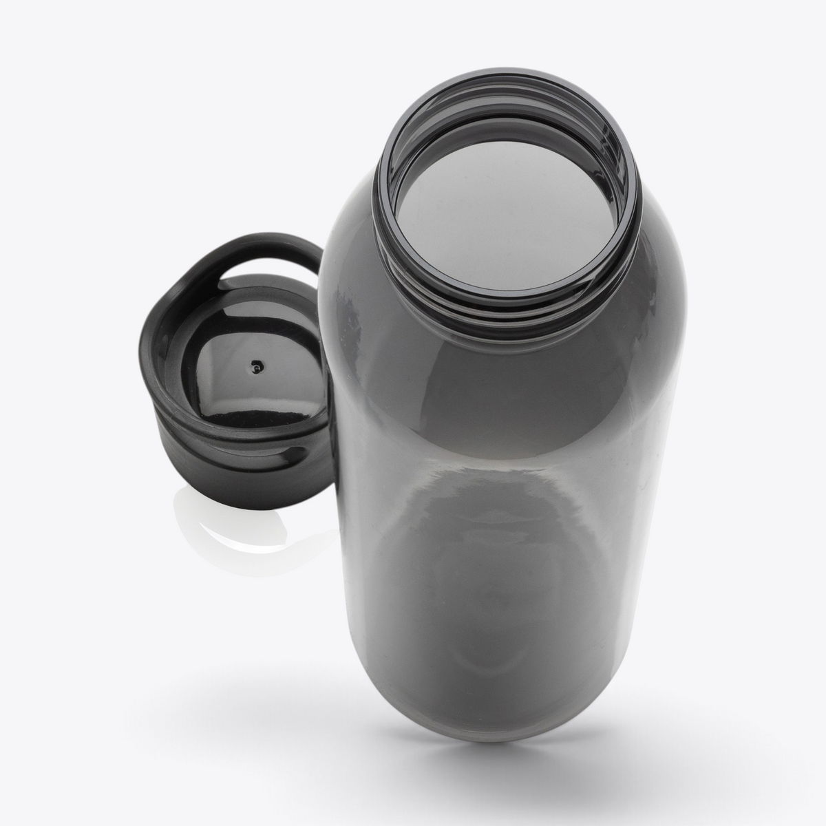 Oasis 650 ml noir — détail de l’ouverture et du bouchon