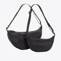Deux sacs banane Crescent AWARE noirs, vues de face et de profil