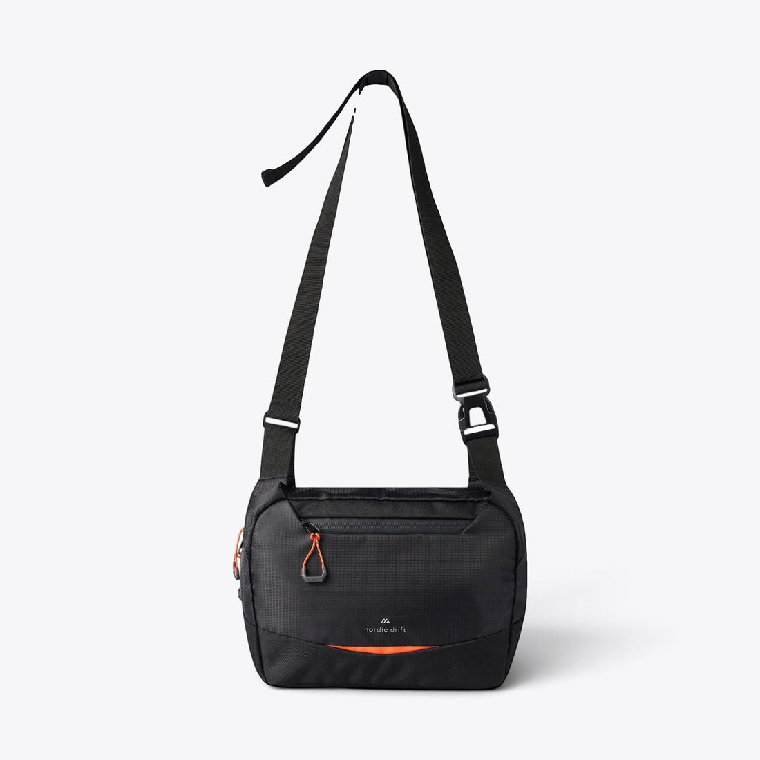 4 L shoulder bag in black rPET, front view
