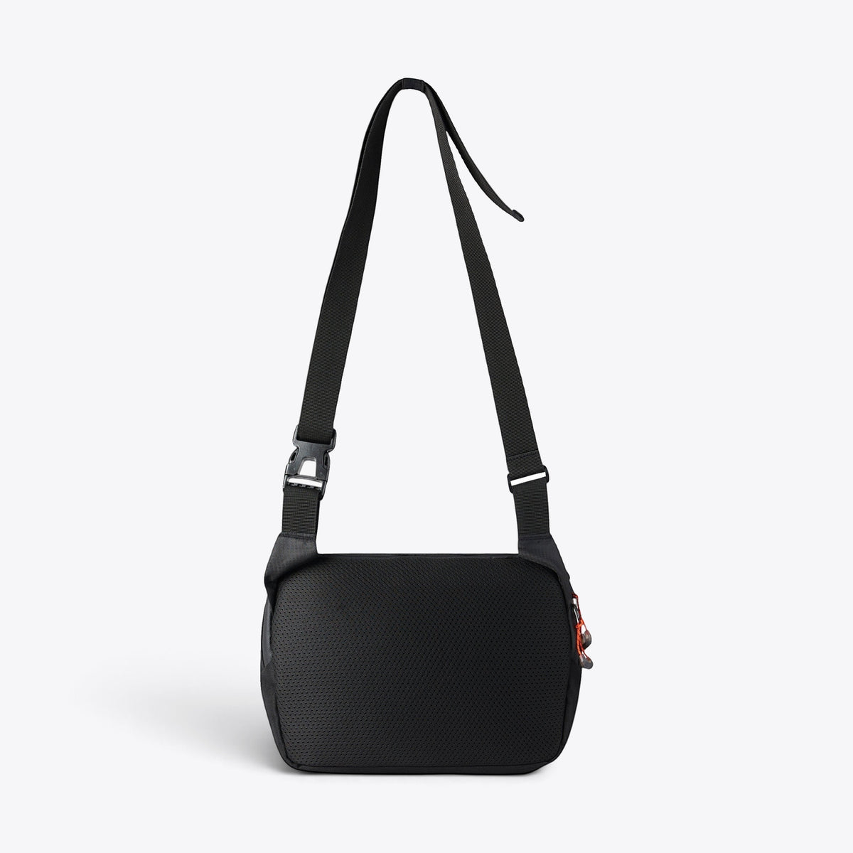 Sac bandoulière 4 L en rPET noir, vue arrière