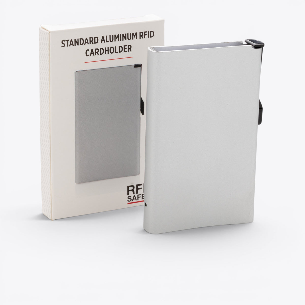 Porte-cartes argenté présenté avec sa boîte blanche