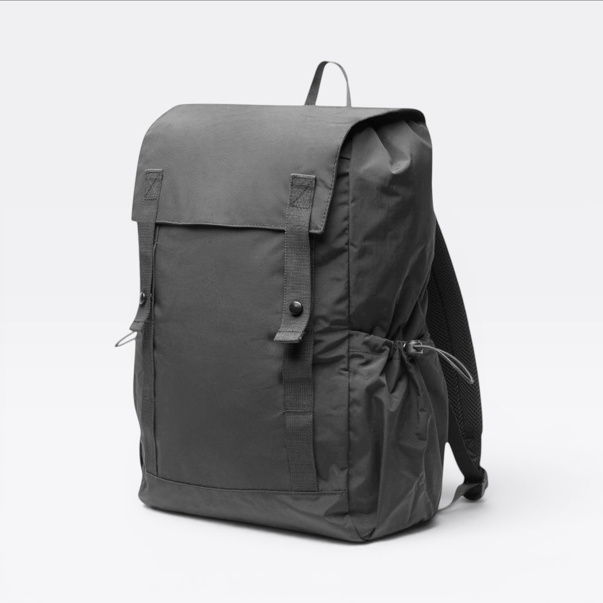 Sac à dos en nylon recyclé RCS KENTO URBAN noir, vue trois quarts