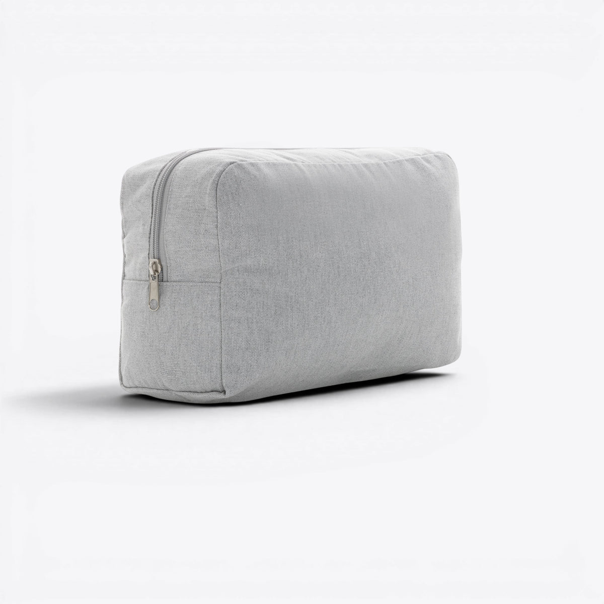 Trousse de toilette en toile recyclée non teintée Aware™ gris, vue trois quarts