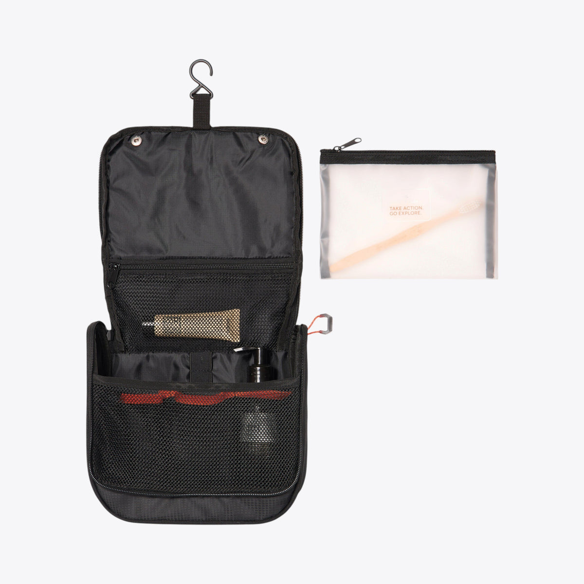 Trousse de toilette Nordic Drift Trail noire ouverte avec compartiments et pochette amovible