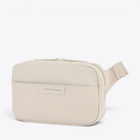 Bergen Pro Crossbody Kapten & Son sandstone — vue de trois quarts avant