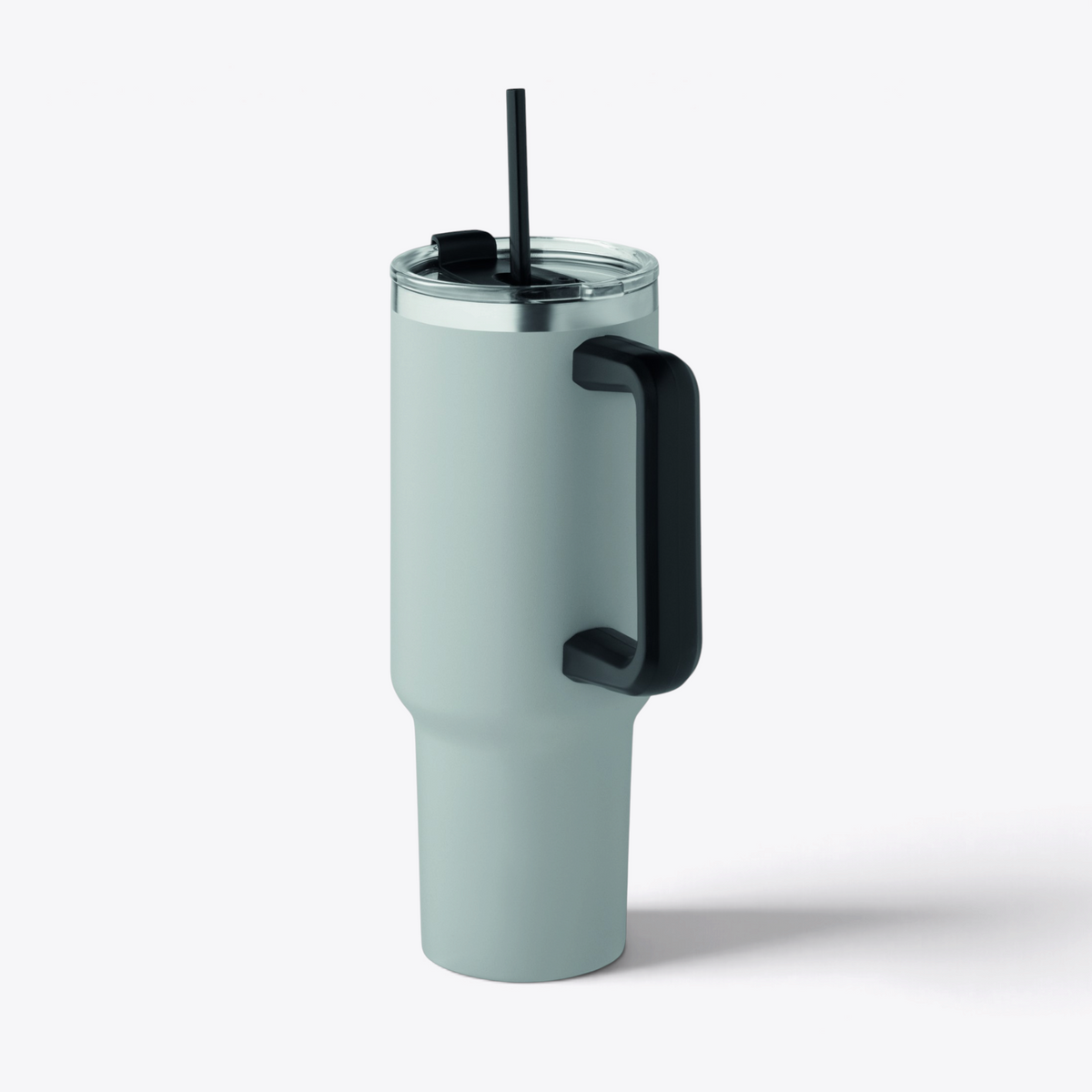 Gobelet gris de 1,2 litre, poignée à droite, couvercle et paille en place