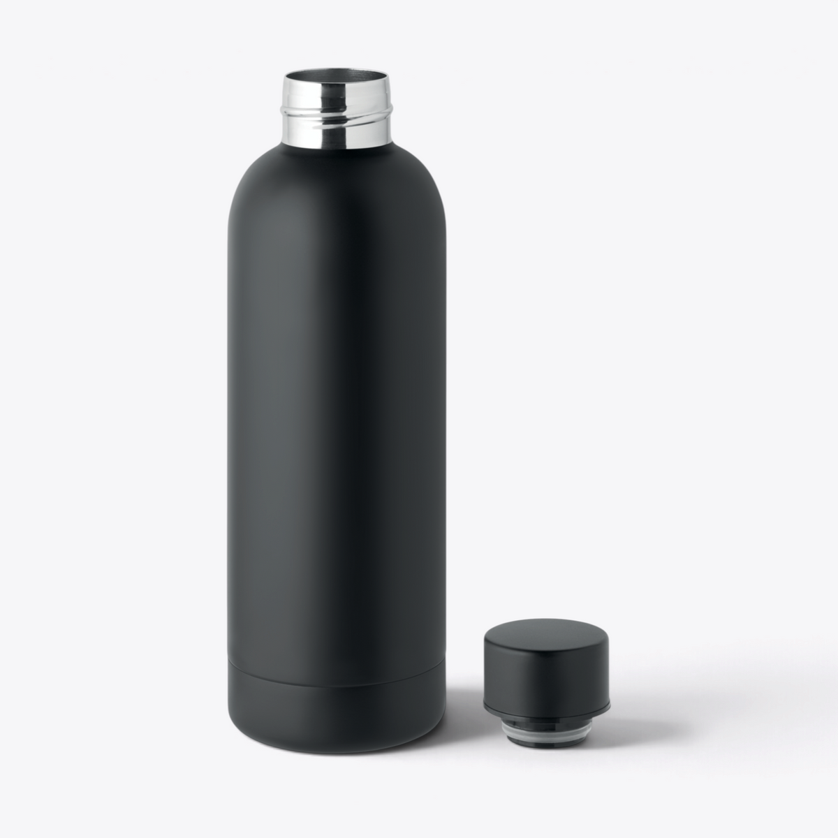 Bouteille isotherme recyclée 500 ml noir, bouchon dévissé posé à côté