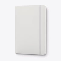 Carnet A5 classique blanc, vue de trois quarts debout