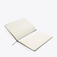 Carnet A5 classique bleu marine, vue ouverte sur les pages lignées